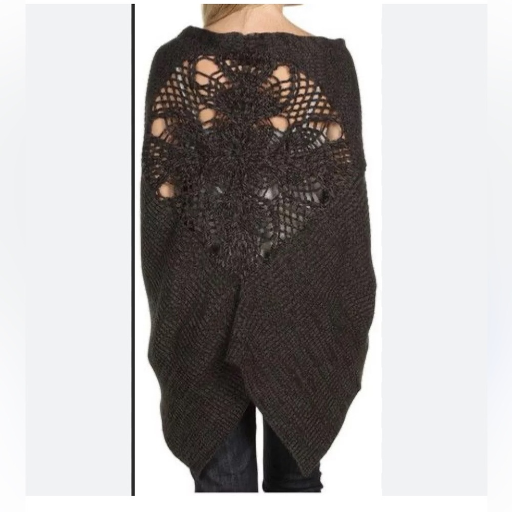 Free People Knit Crochet Shawl Cape Wrap Gray Heather Boho Flower Floral Scarf